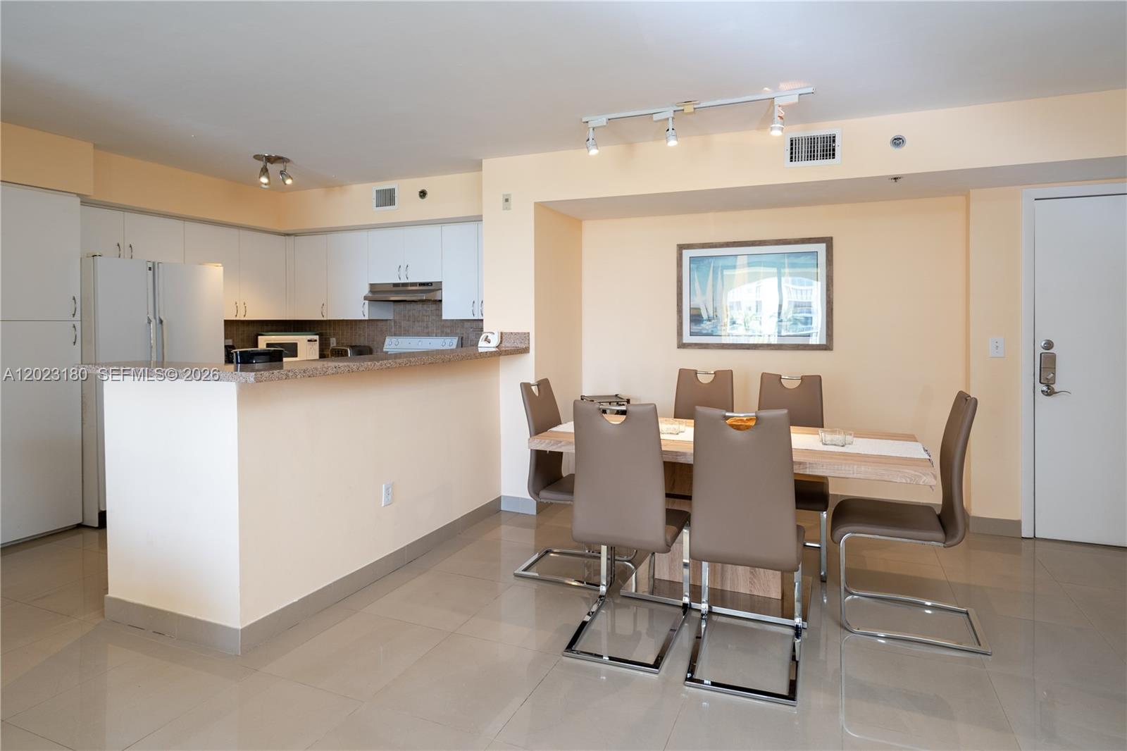 19601 E Country Club Dr 7606