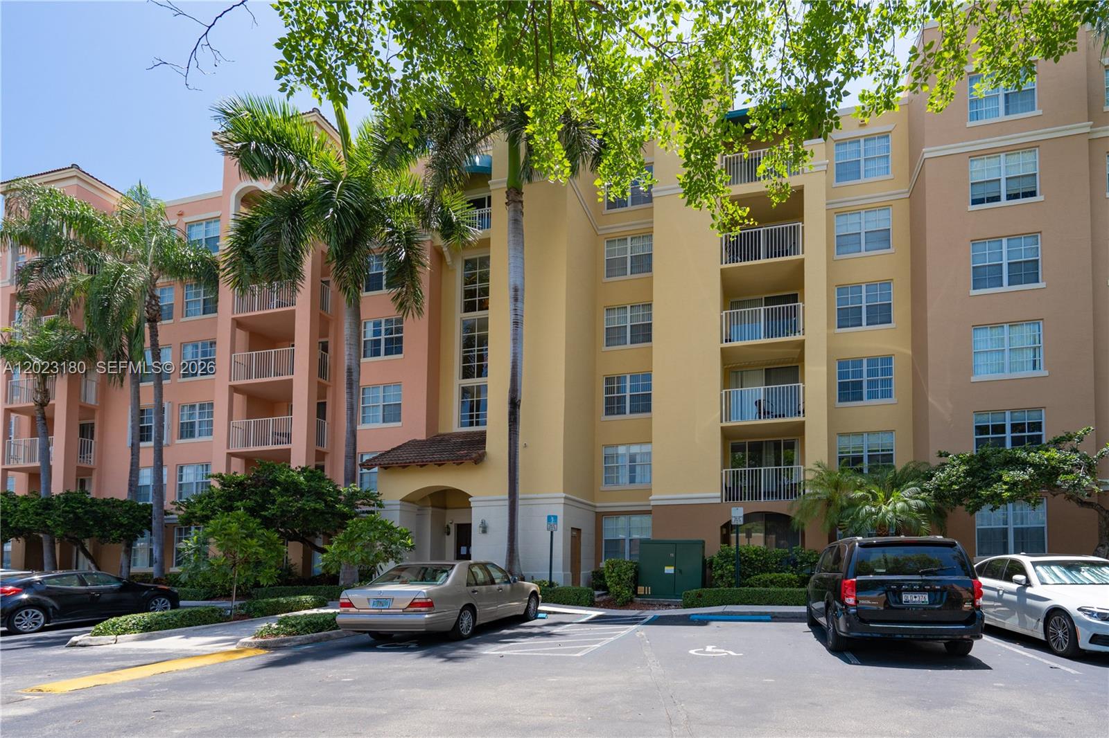 19601 E Country Club Dr 7606