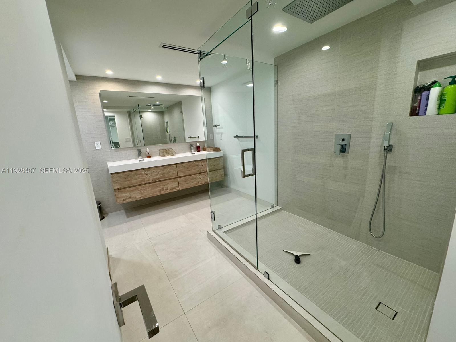 TOWERS OF KEY BISCAYNE CO - Residential Lease