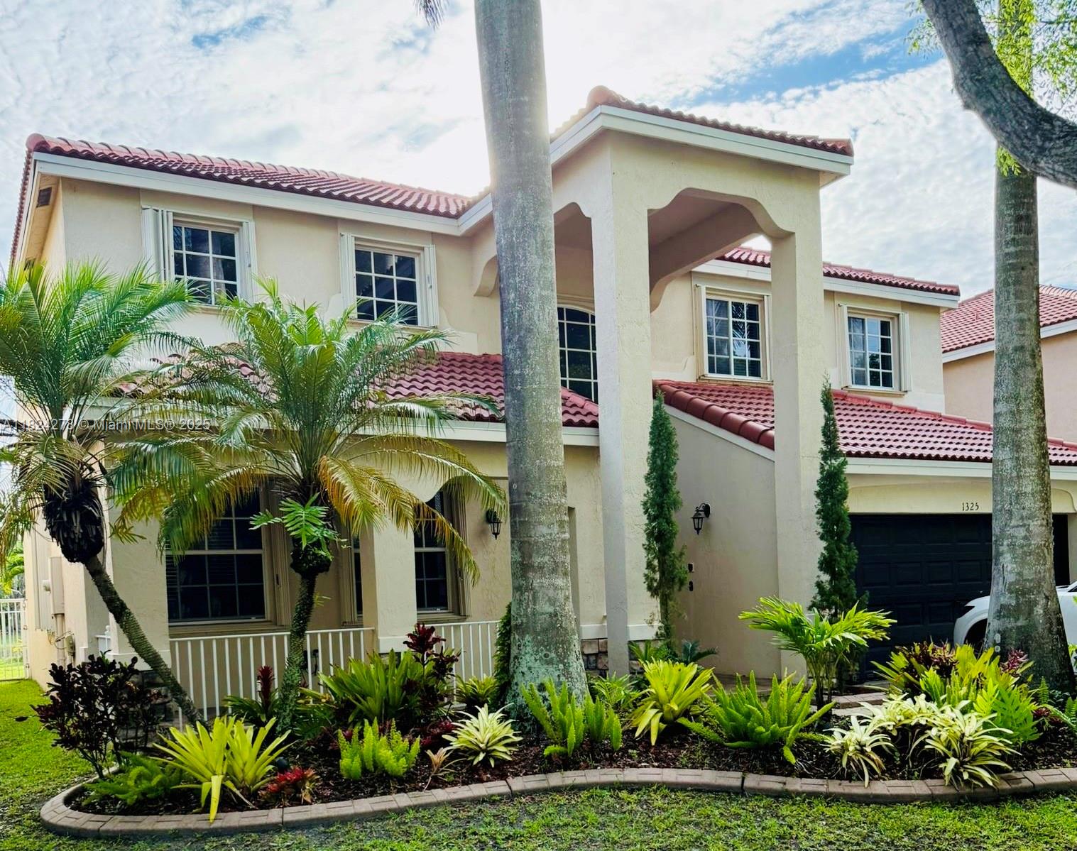 Property for Sale at 1325 Chenille Cir, Weston, Broward County, Florida - Bedrooms: 4 
Bathrooms: 3  - $1,175,000