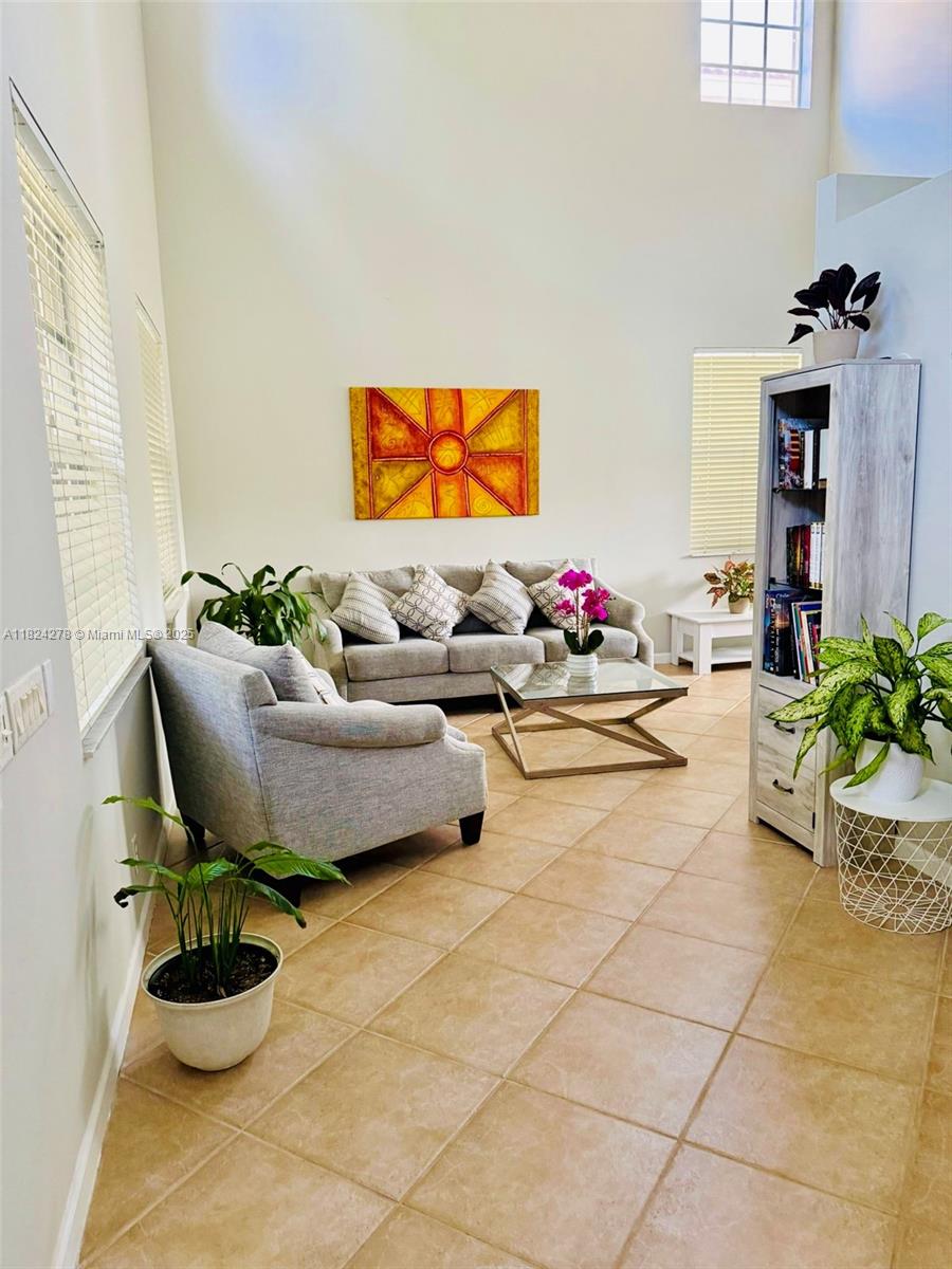 1325 Chenille Cir, Weston, FL, 33327/$1,175,000 4 1325 Chenille Cir