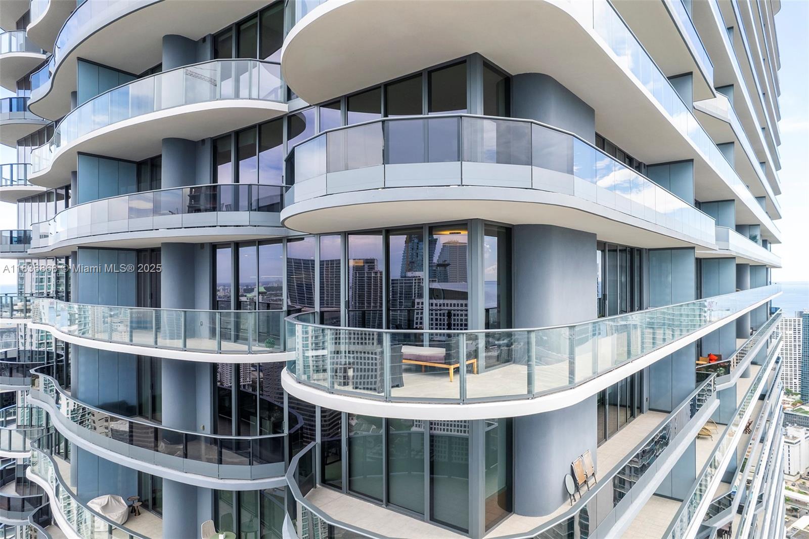 1000 Brickell Plz PH5307
