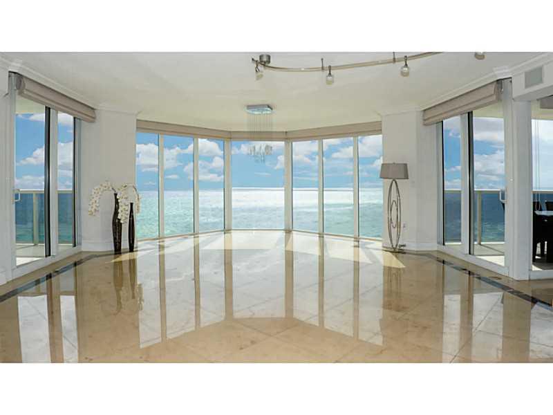 Breathtaking direct panoramic ocean & intracoastal views from this sought after 08 line in this full service building. Private elevator access, personal foyer, full gym w/sauna, tennis courts. Beachside restaurant. Easy to show.