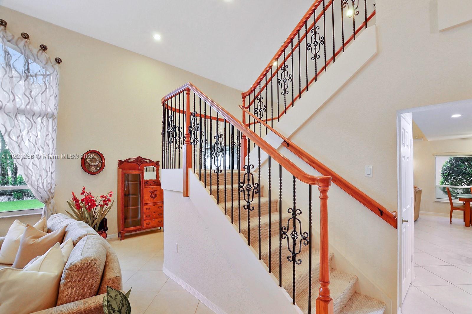 PEMBROKE FALLS - Residential