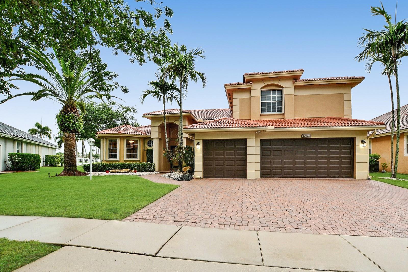 PEMBROKE FALLS - Residential