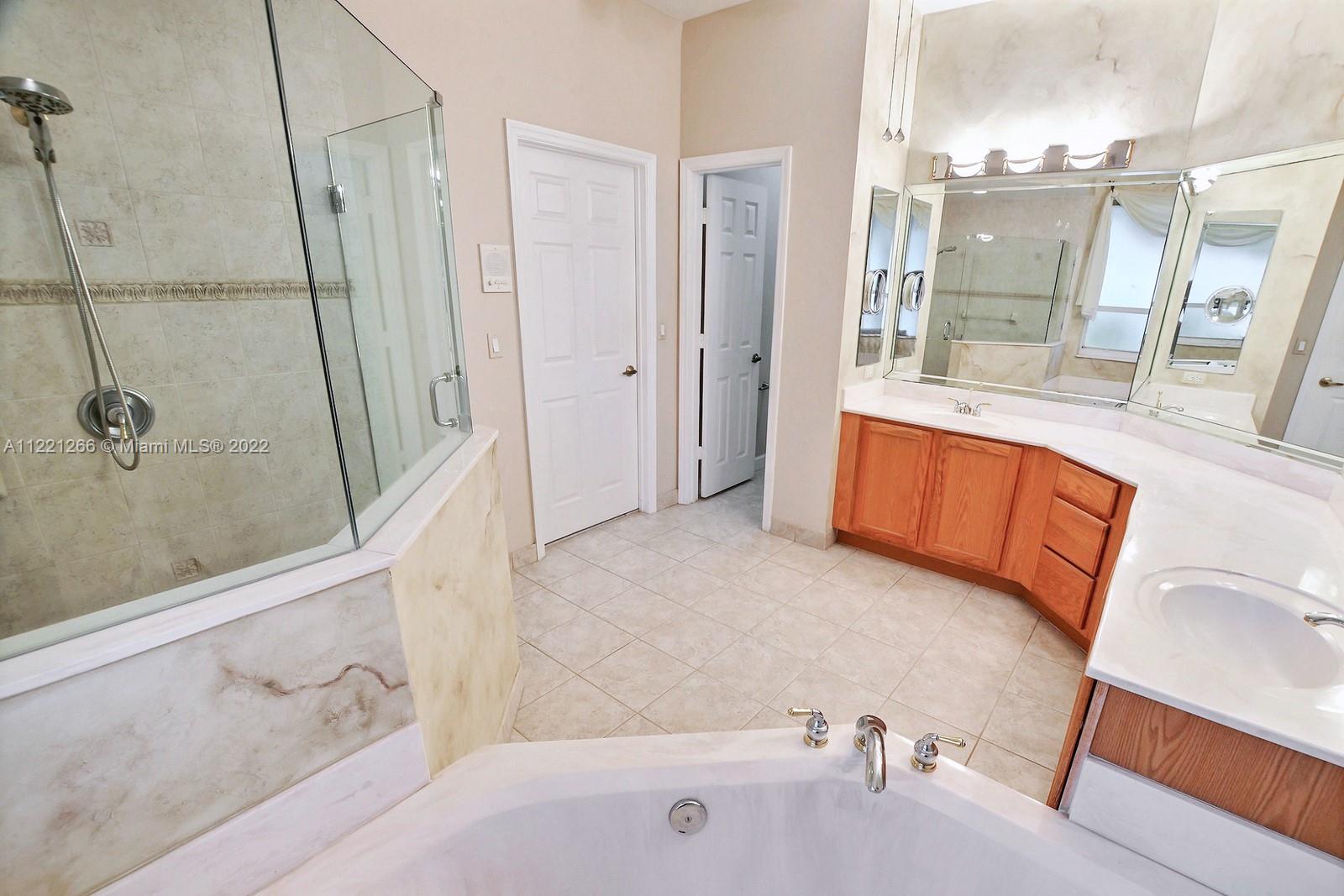 PEMBROKE FALLS - Residential