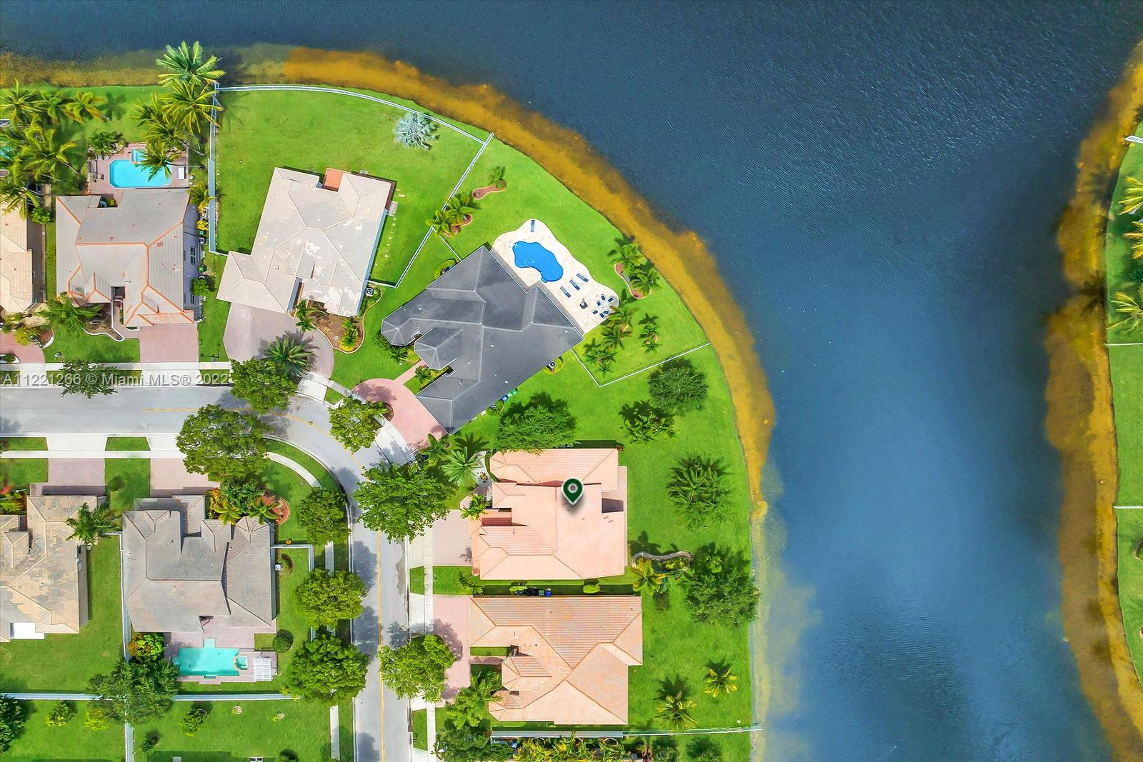 PEMBROKE FALLS - Residential