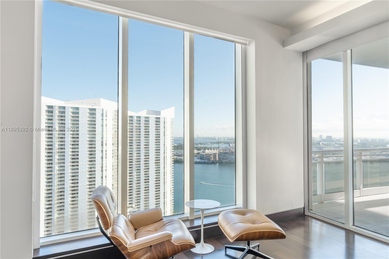 CARBONELL CONDO - Residential