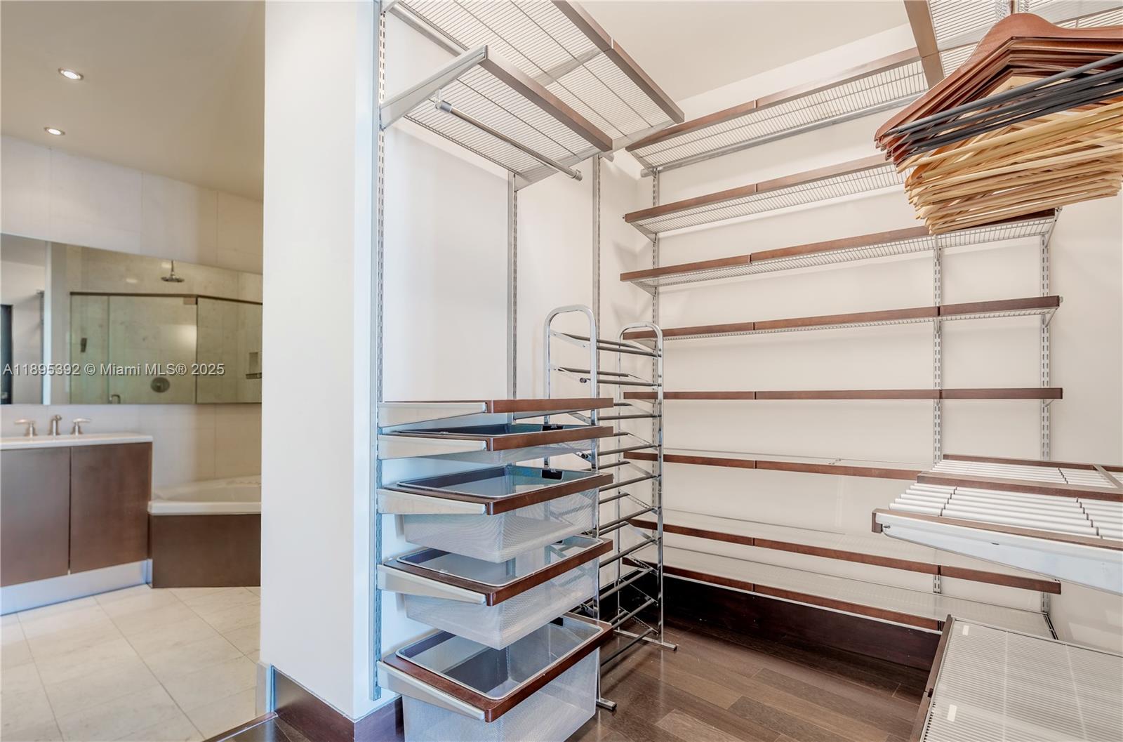 CARBONELL CONDO - Residential