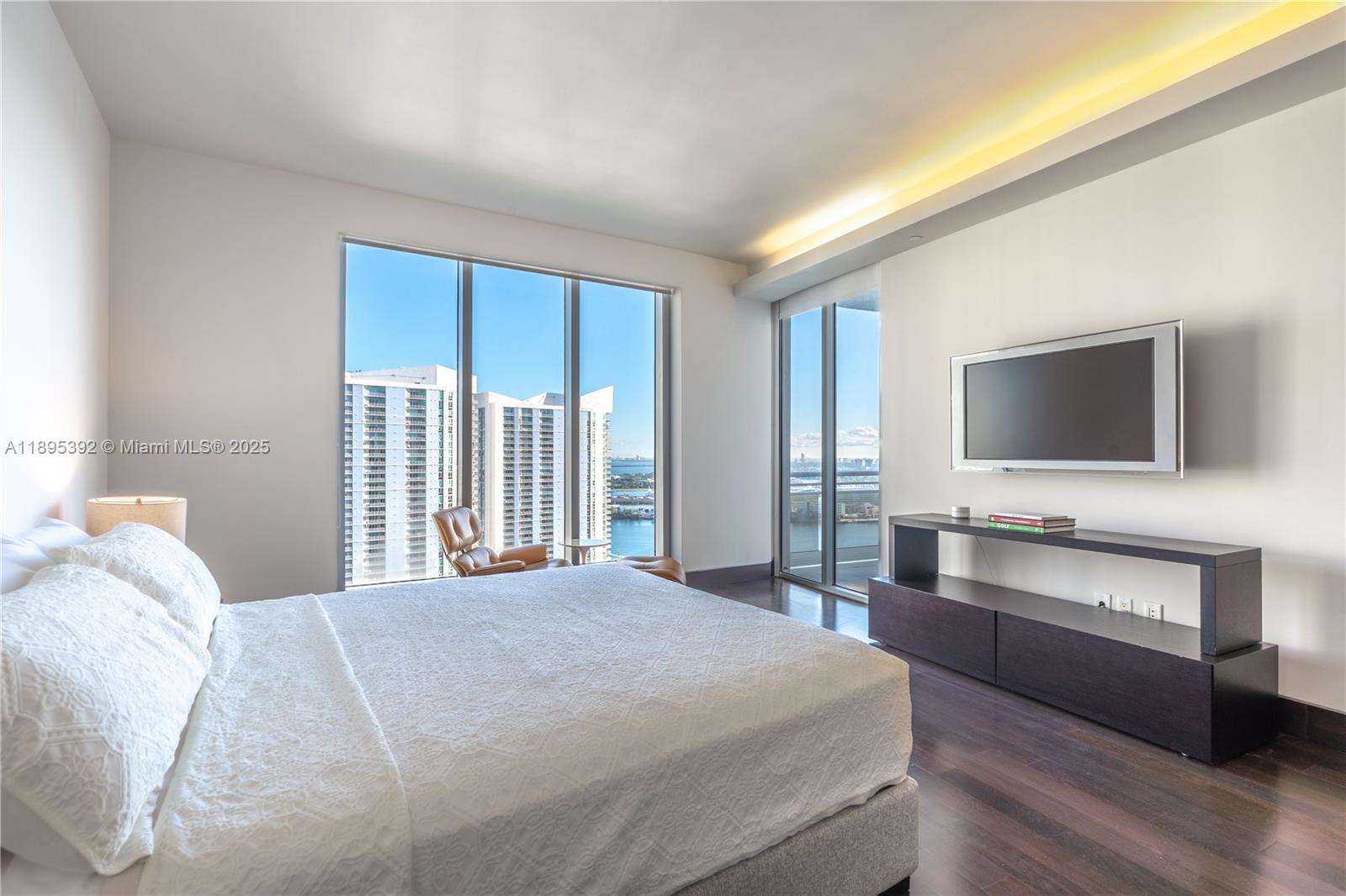 CARBONELL CONDO - Residential
