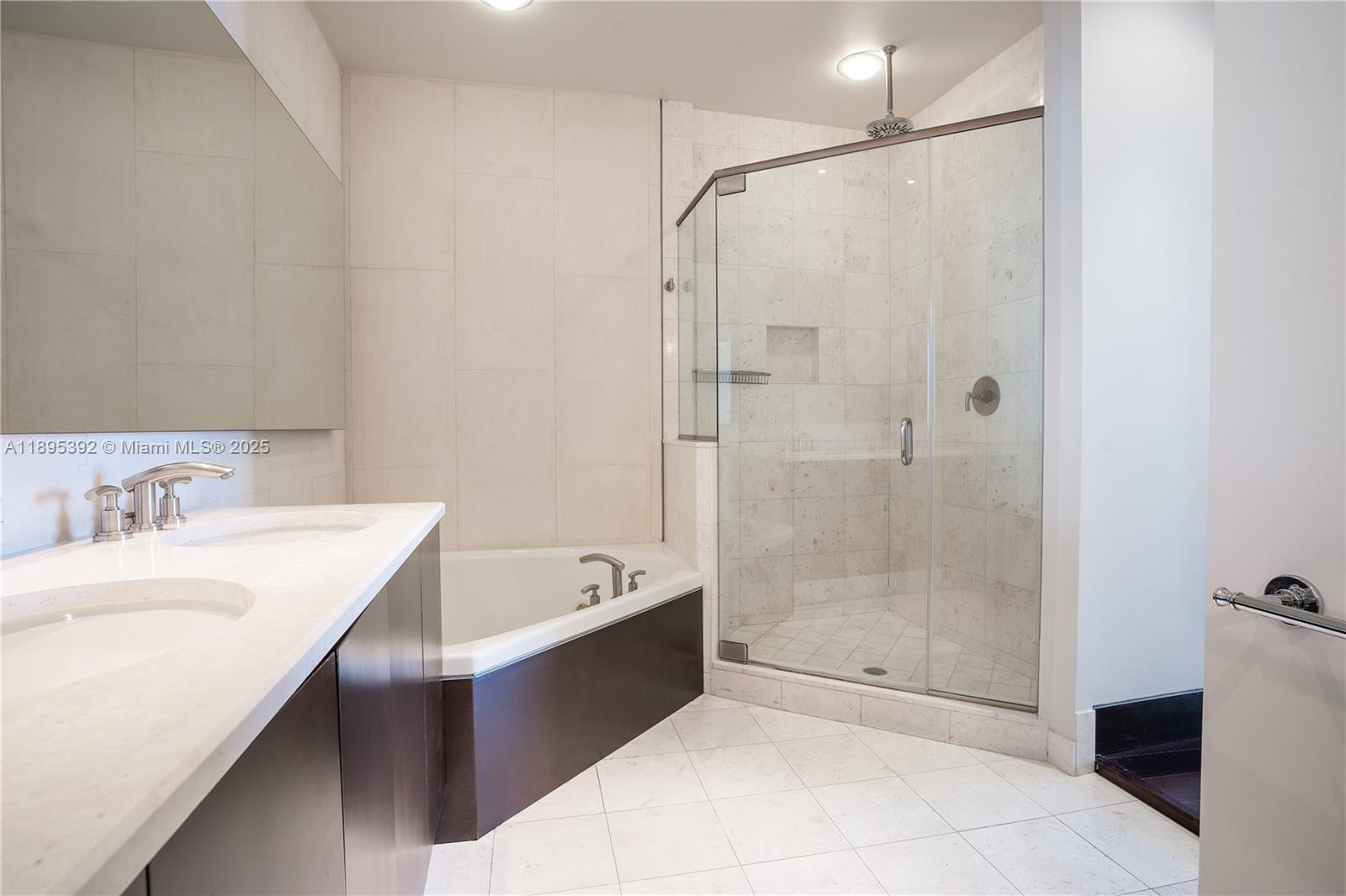 CARBONELL CONDO - Residential