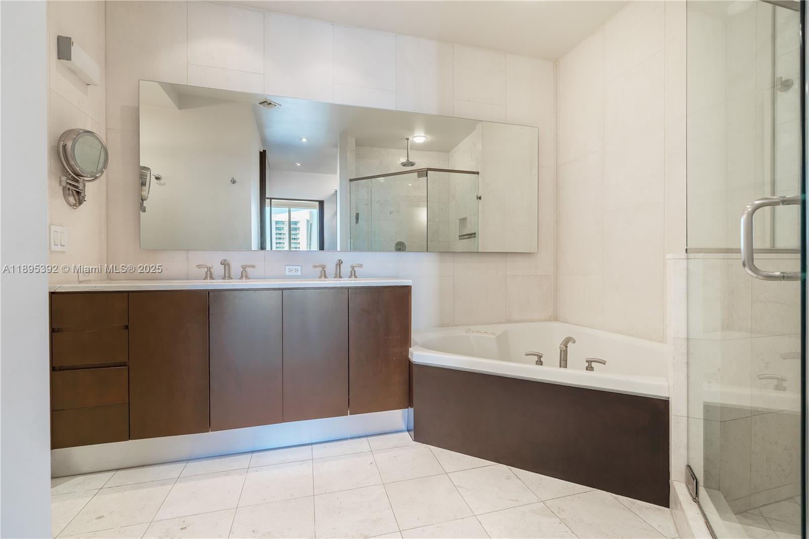 CARBONELL CONDO - Residential