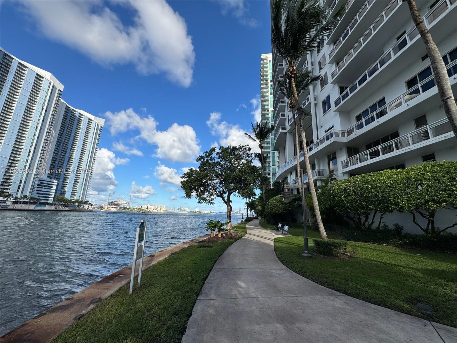 CARBONELL CONDO - Residential