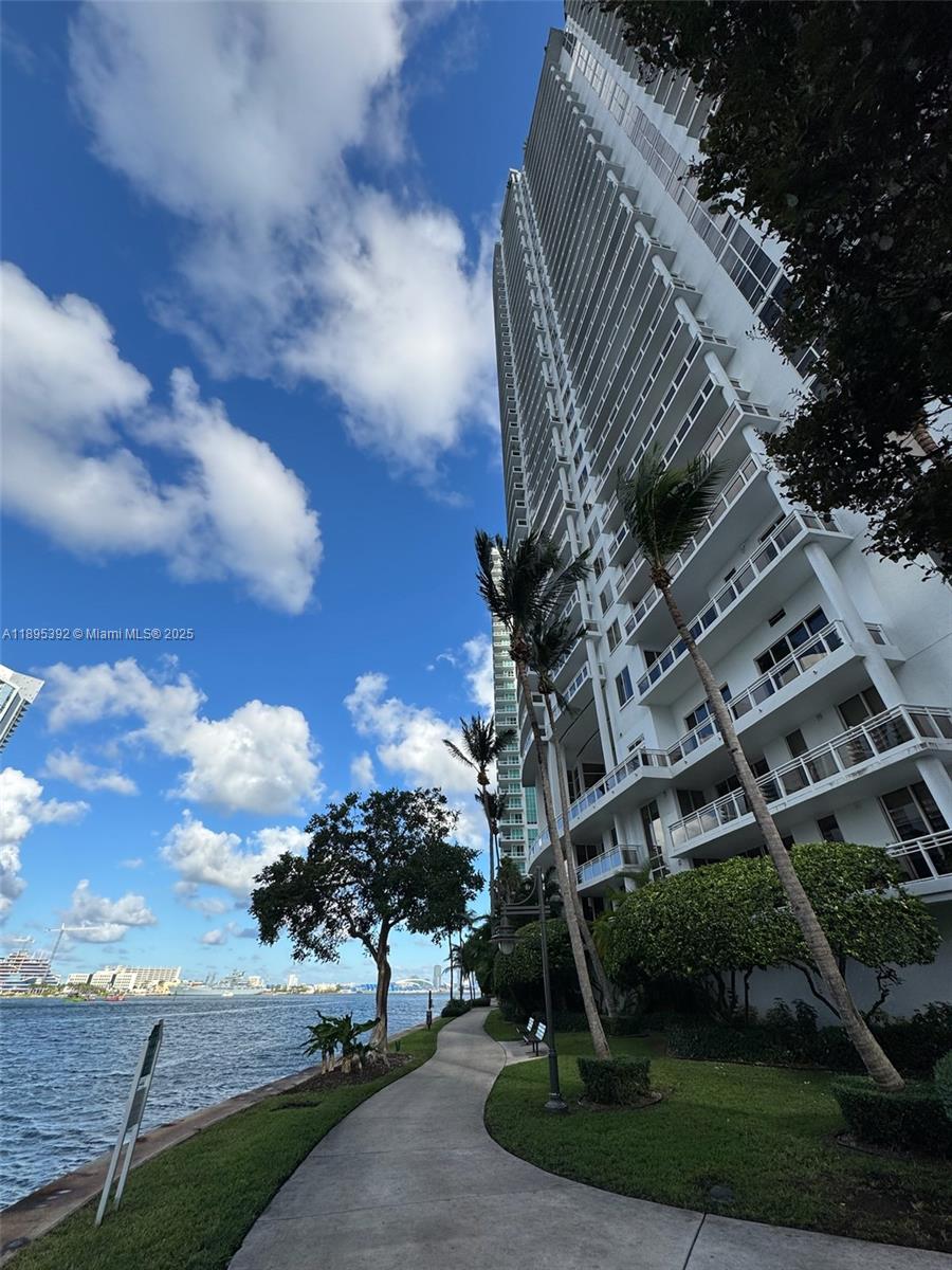 CARBONELL CONDO - Residential