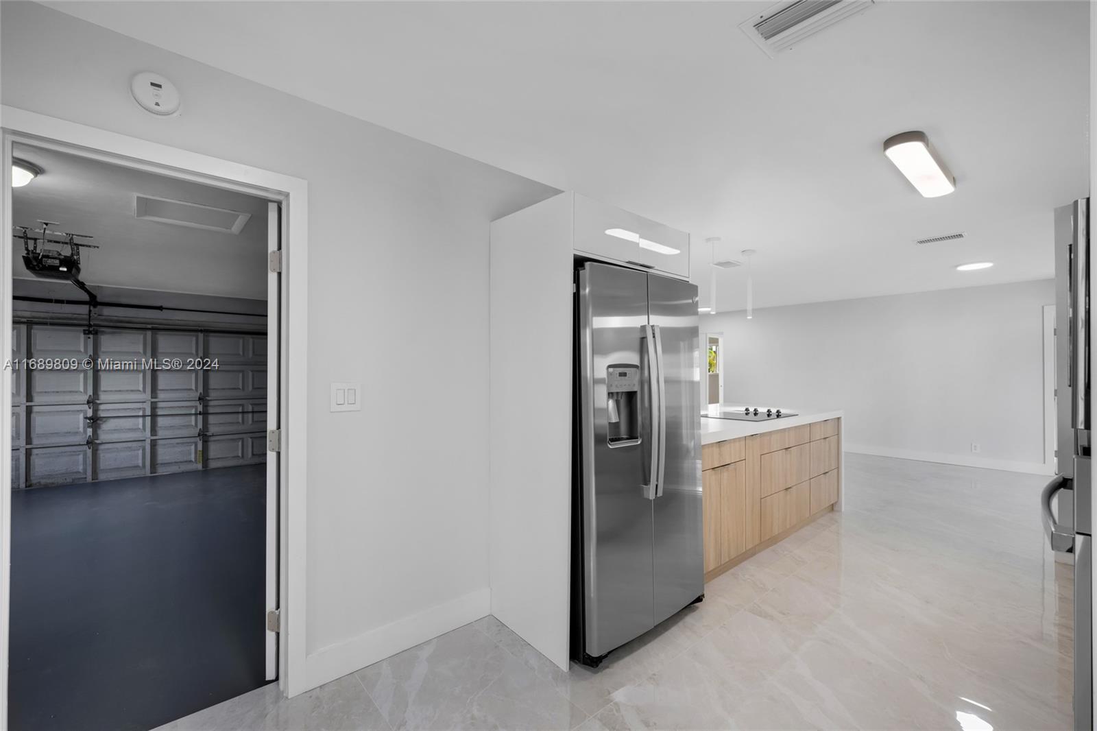 HOLLYWOOD HILLS - Residential