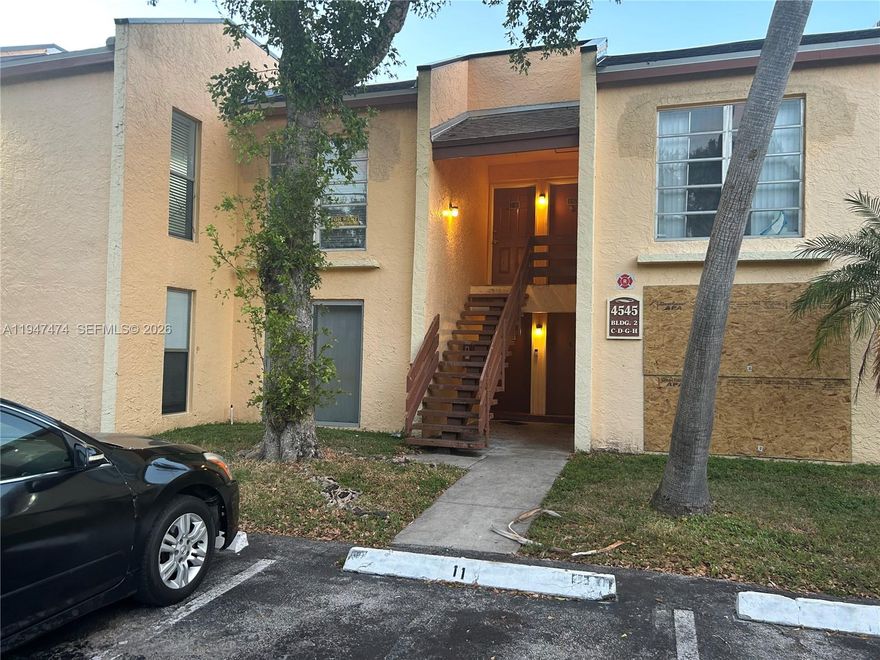 Fully remodeled unit great for investors or first time home buyer.
THIS UNIT IS FOR RENT MLS# A11947254