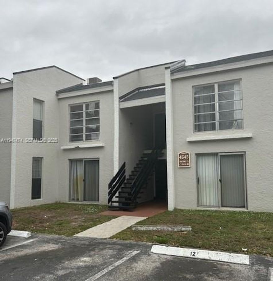 Fully remodeled unit great for investors or first time home buyer.
THIS UNIT IS FOR RENT MLS# A11947254 ALSO