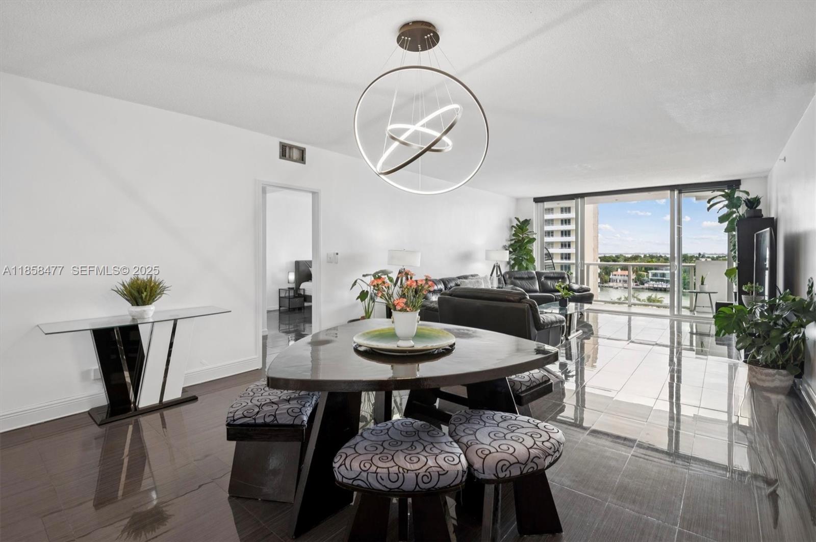 5601 Collins Ave 820