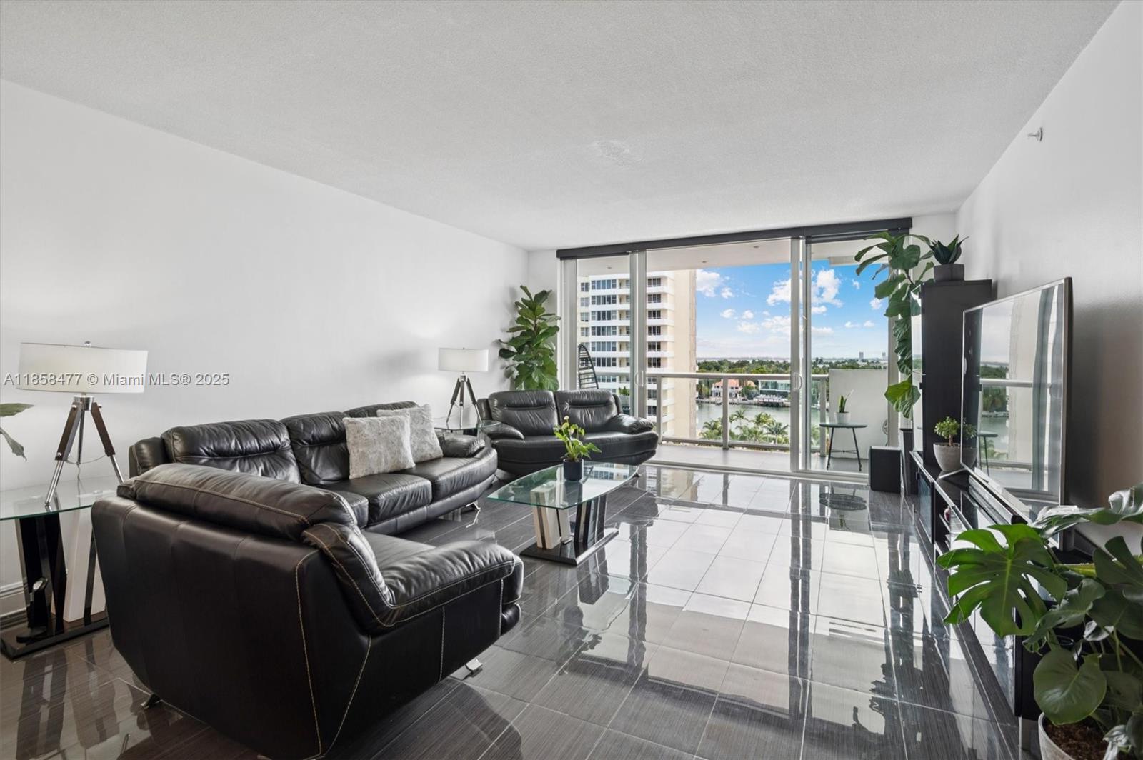5601 Collins Ave 820