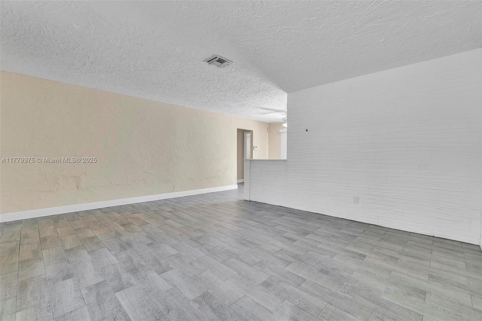 ACADEMY AWARD HOMES SEC 3 - Residential