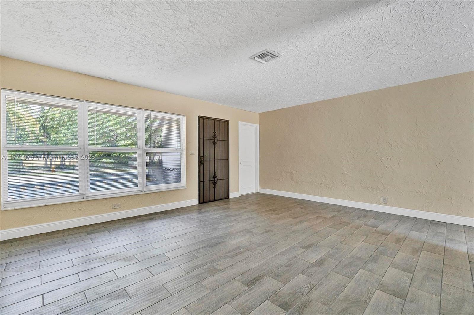 ACADEMY AWARD HOMES SEC 3 - Residential