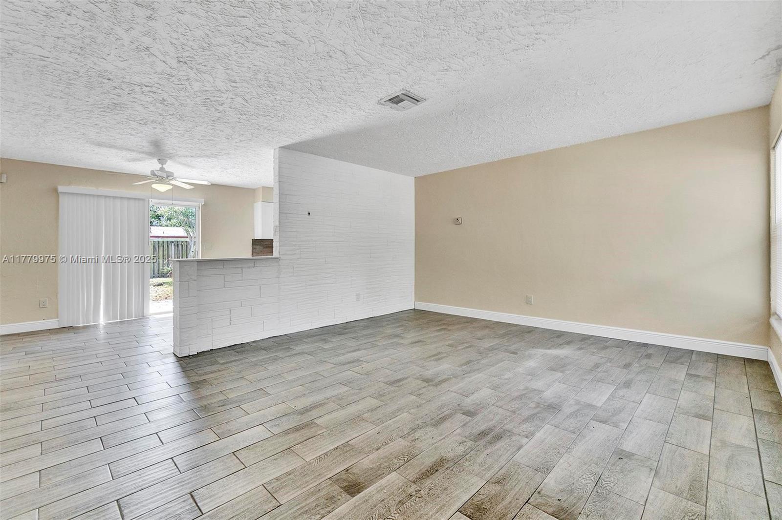 ACADEMY AWARD HOMES SEC 3 - Residential