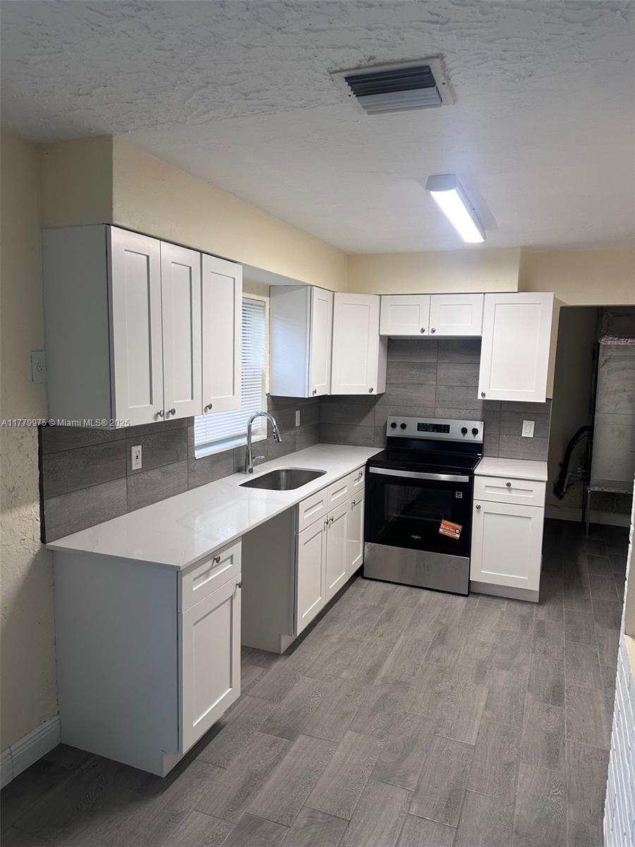 ACADEMY AWARD HOMES SEC 3 - Residential