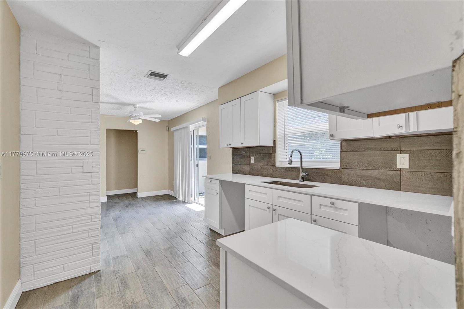 ACADEMY AWARD HOMES SEC 3 - Residential