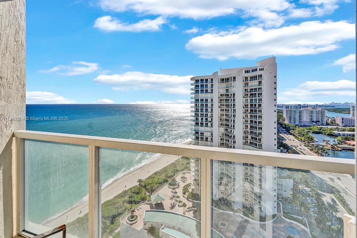 LA PERLA CONDO - Residential Lease