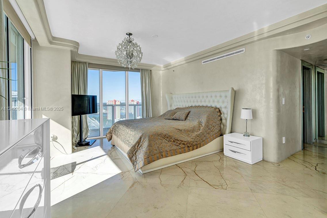 LA PERLA CONDO - Residential Lease