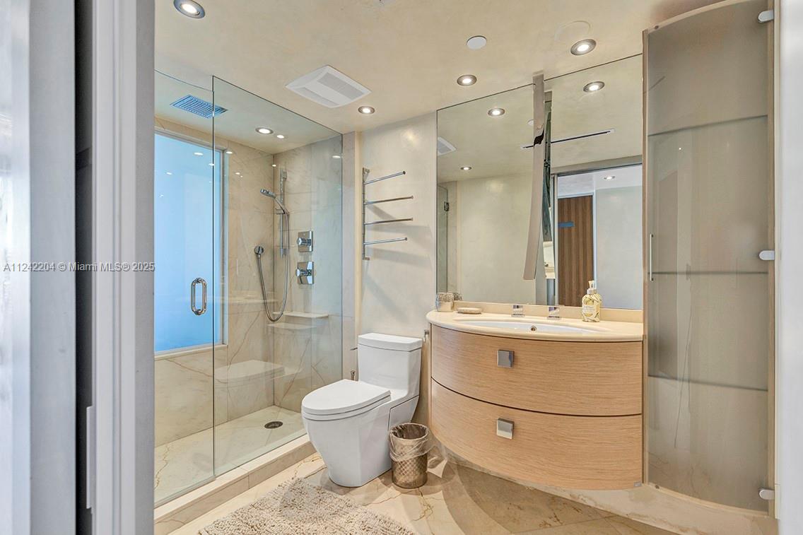 LA PERLA CONDO - Residential Lease