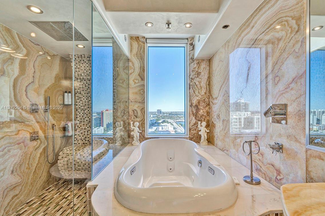 LA PERLA CONDO - Residential Lease