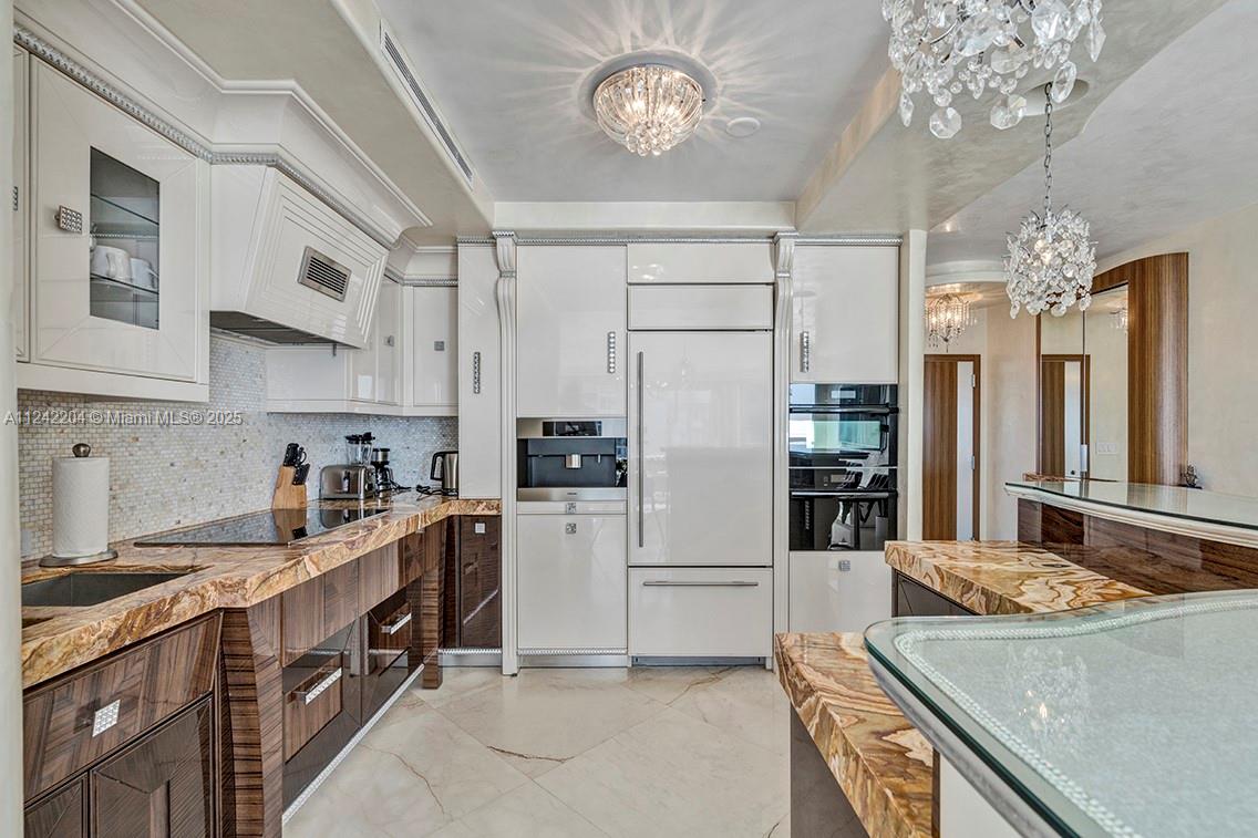 LA PERLA CONDO - Residential Lease