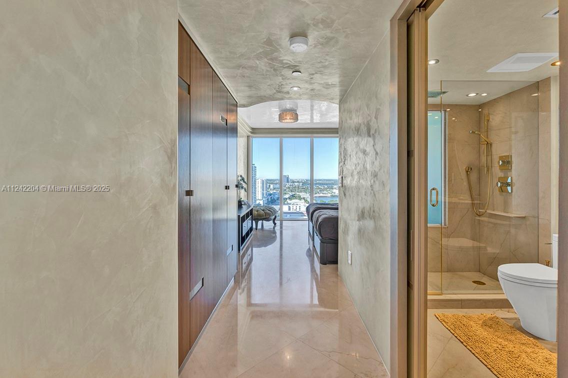 LA PERLA CONDO - Residential Lease