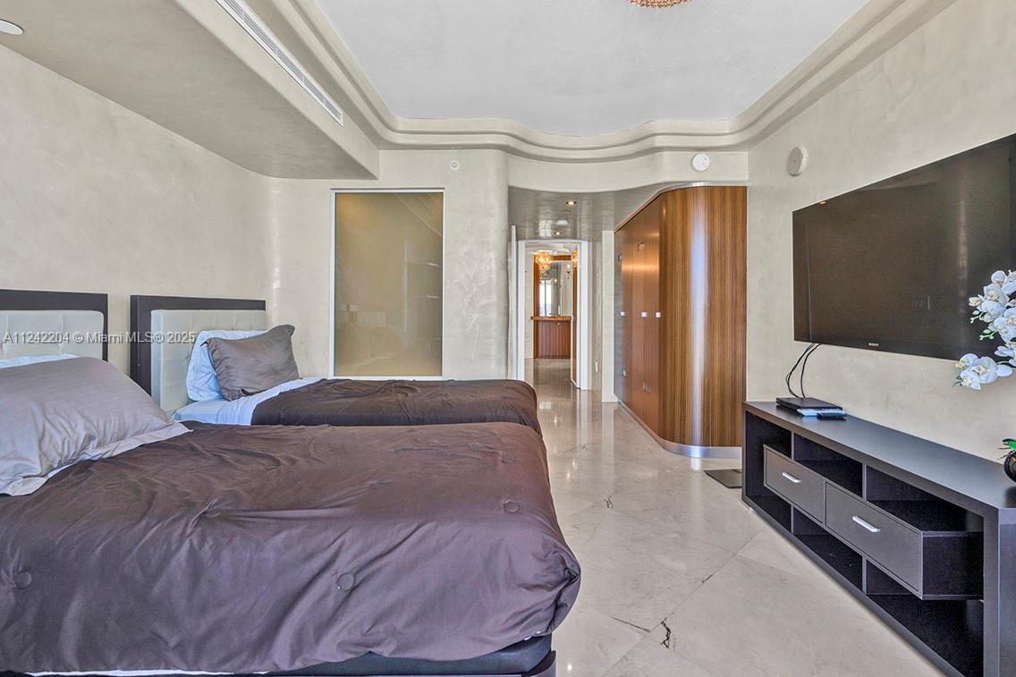 LA PERLA CONDO - Residential Lease