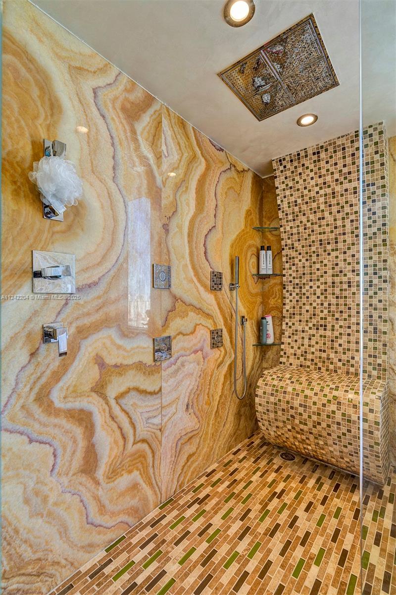 LA PERLA CONDO - Residential Lease