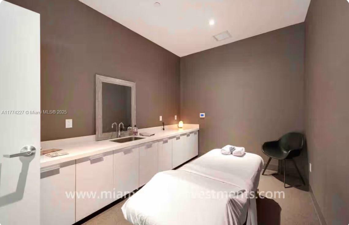 CANVAS CONDO - Residential