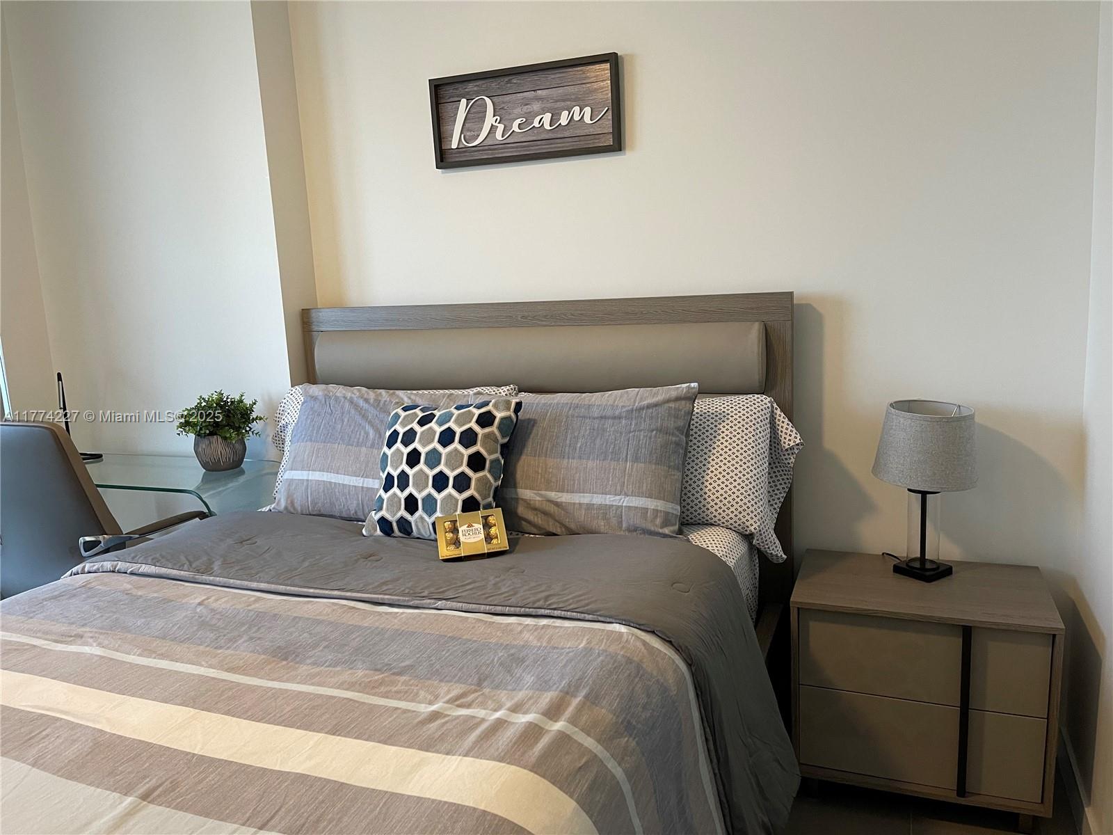 CANVAS CONDO - Residential