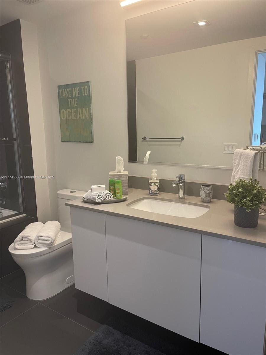 CANVAS CONDO - Residential