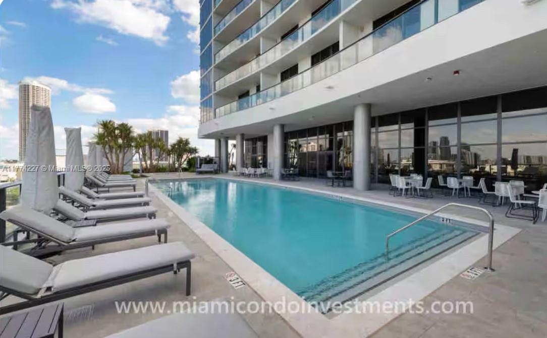 CANVAS CONDO - Residential
