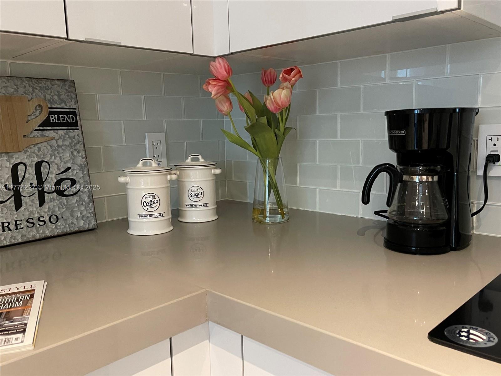 CANVAS CONDO - Residential