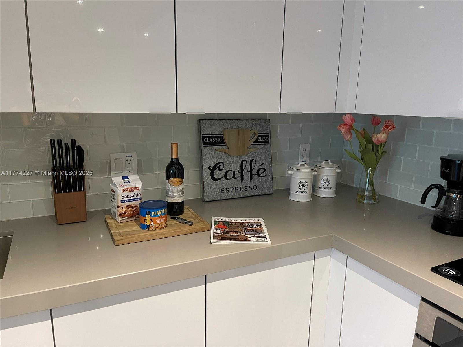 CANVAS CONDO - Residential
