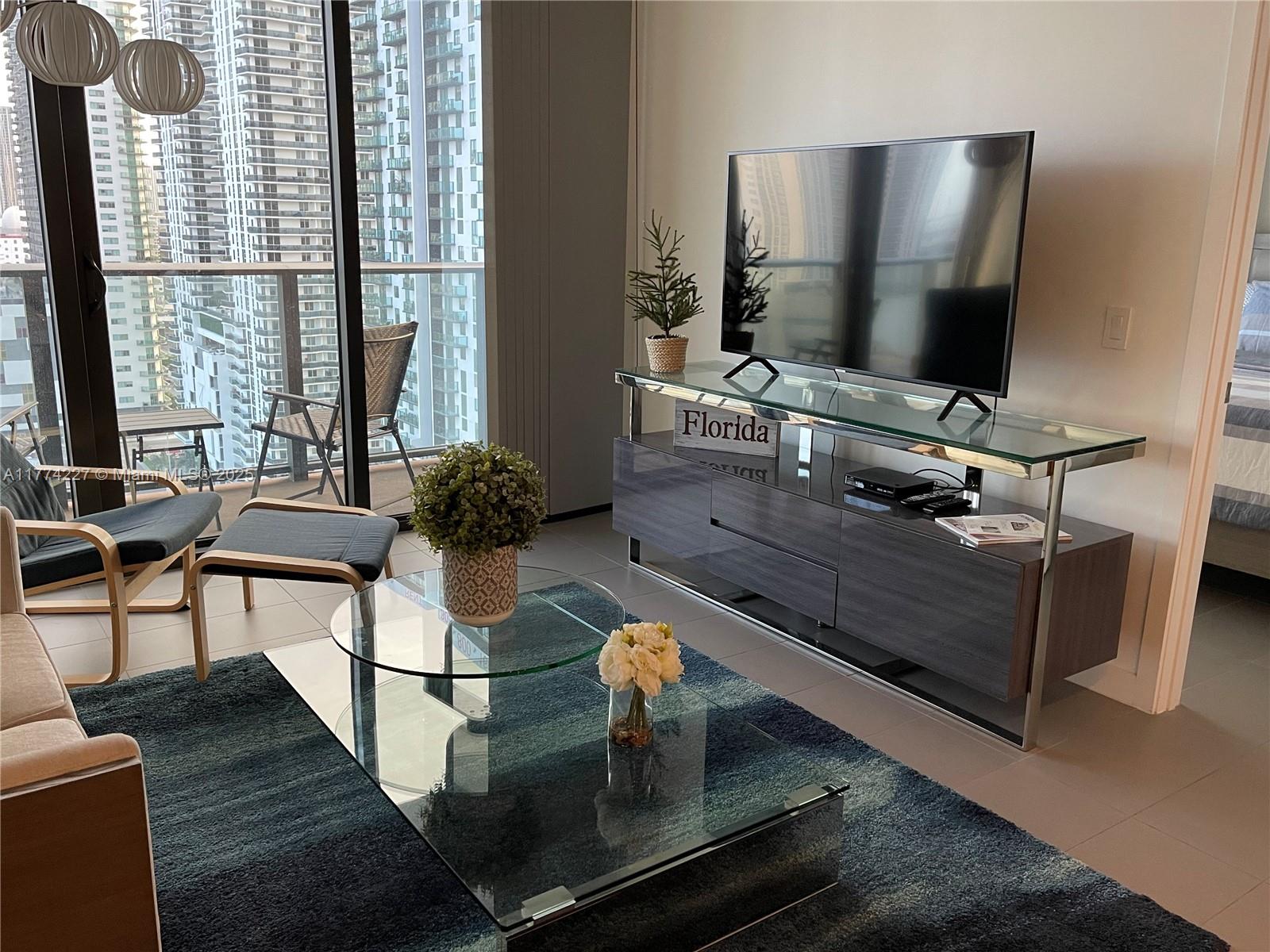 CANVAS CONDO - Residential