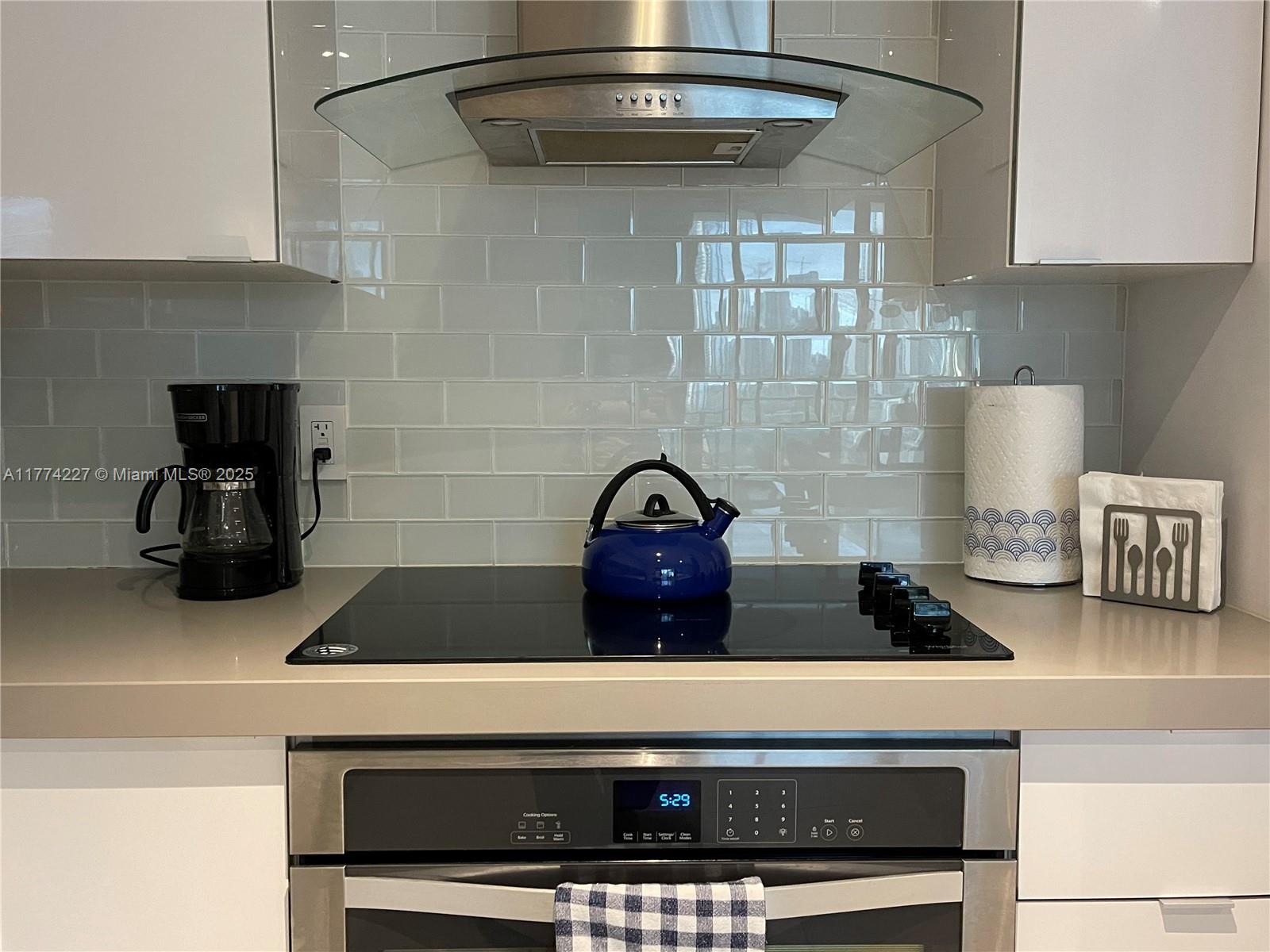 CANVAS CONDO - Residential