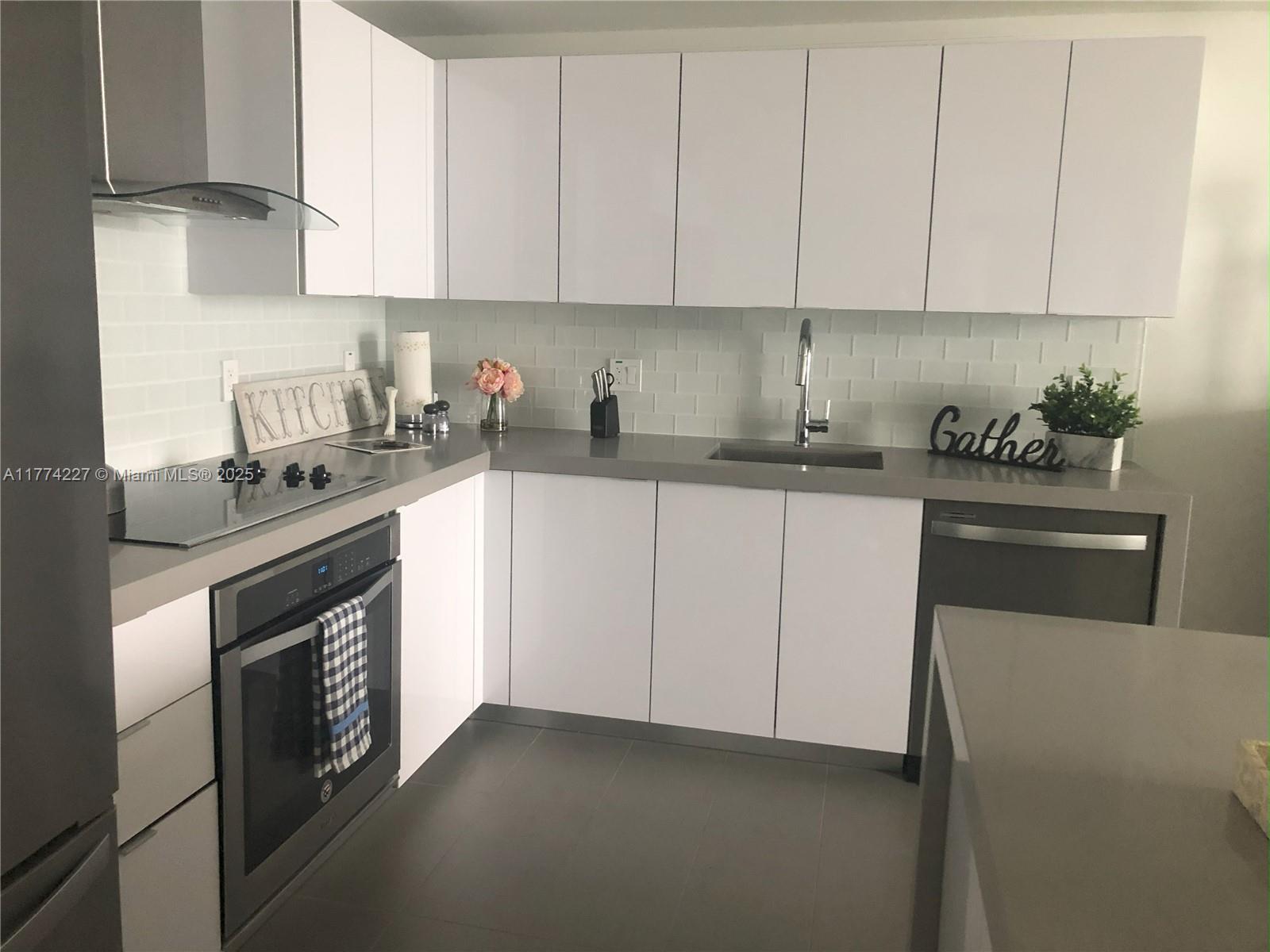 CANVAS CONDO - Residential