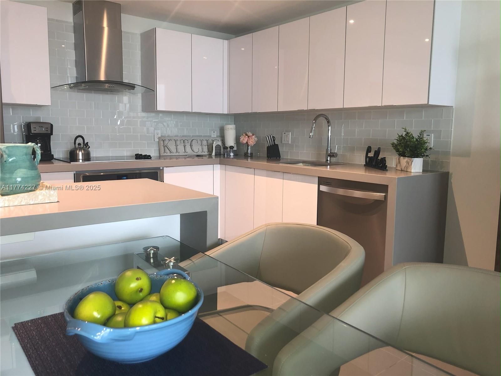 CANVAS CONDO - Residential