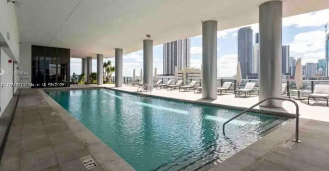 CANVAS CONDO - Residential
