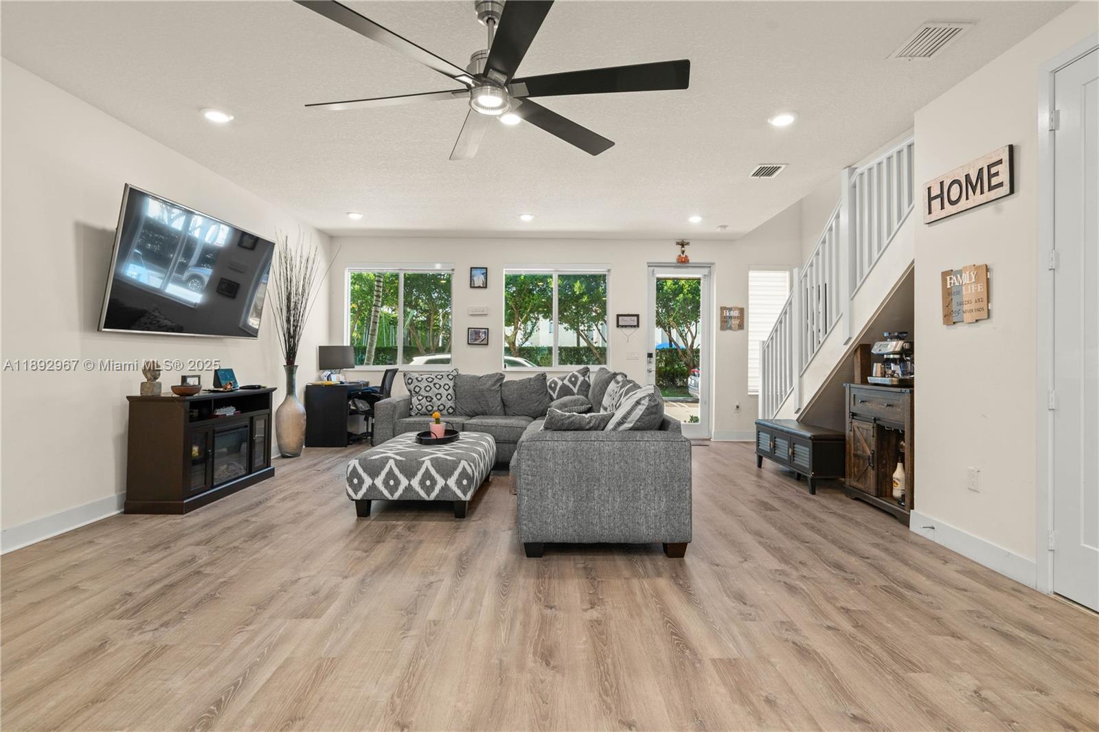 LANDMARK AT DORAL CENTRAL - Residential
