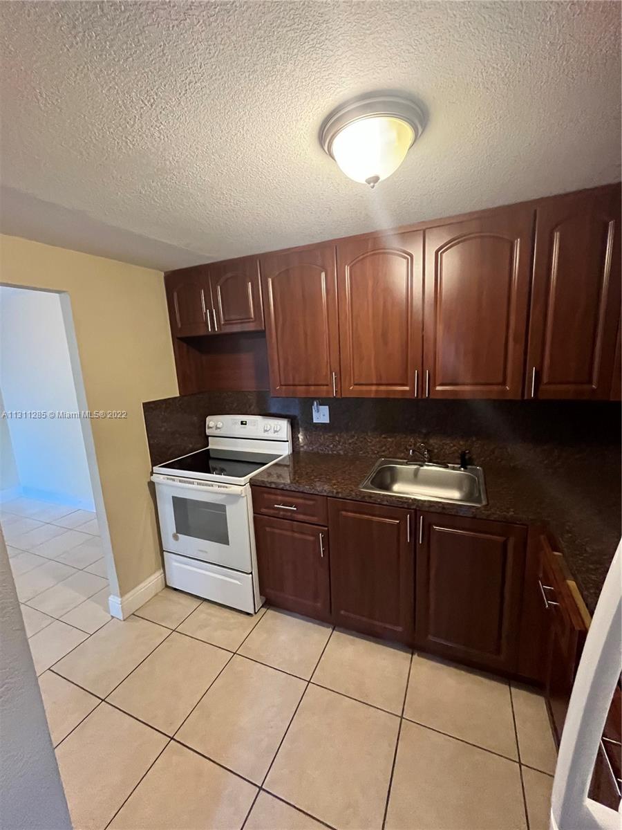 CLEAR LAKE PALMS CONDO - Residential Lease
