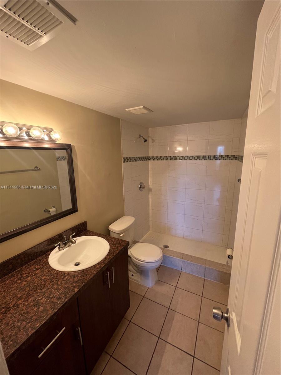 CLEAR LAKE PALMS CONDO - Residential Lease